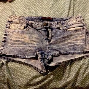 No boundaries shorts size 17